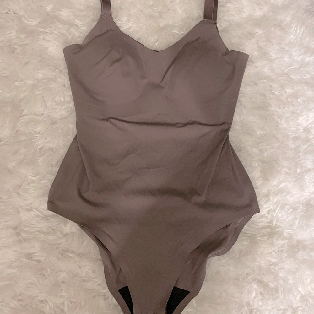 Knix “the every bodysuit” size small in violet dusk